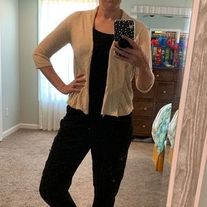 ✅Cream cardigan sweater